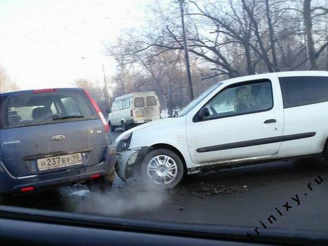 Блонди в машине