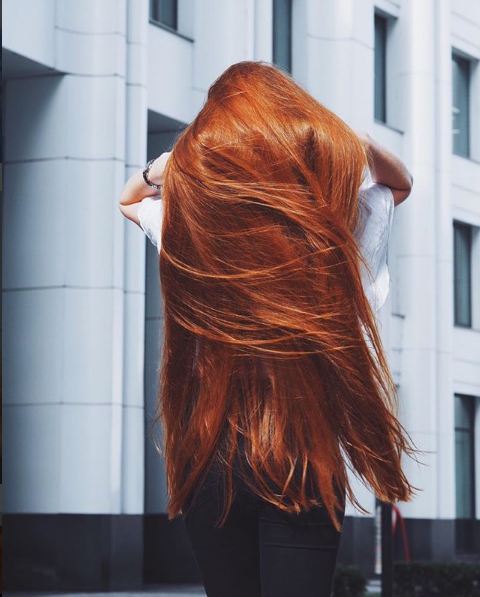 Фото девушек с рыжими волосами со спины   подборка картинок (15)