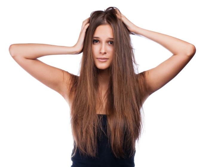Почему выпадают волосы на голове у женщин - причины, что делать, как лечить. Народные рецепты от выпадения волос, маски